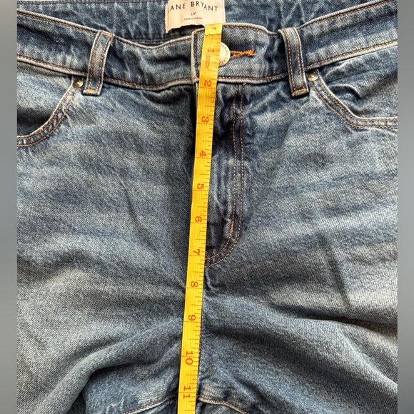 Lane Bryant Mid-Rise Signature Fit Relaxed Straight Leg Jeans - Picture 4 of 7